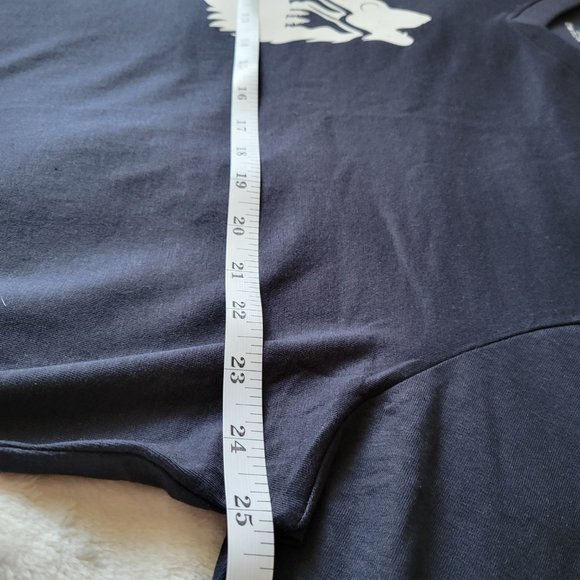 Wolf Howling Print V-Neck T-Shirt - Picture 4 of 6